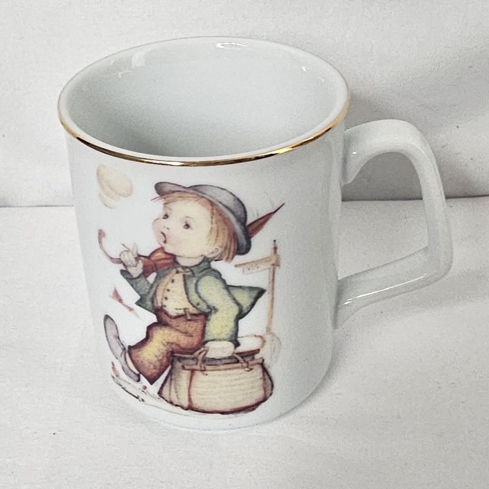 M.J. Hummel The Merry Wanderer Coffee Mug Reutter Porzellan Germany Gold Trim